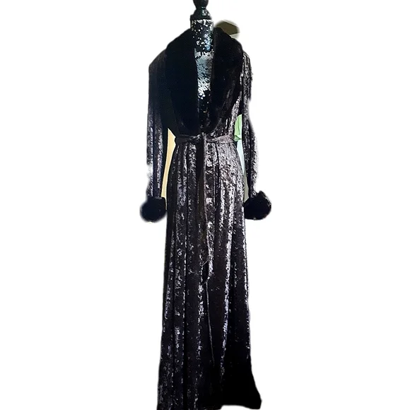 Velvet robe - Picture 1 of 8